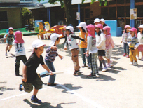 異年齢での遊び（リレー）